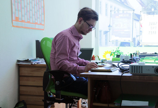 Bastian im Büro Wittenberg